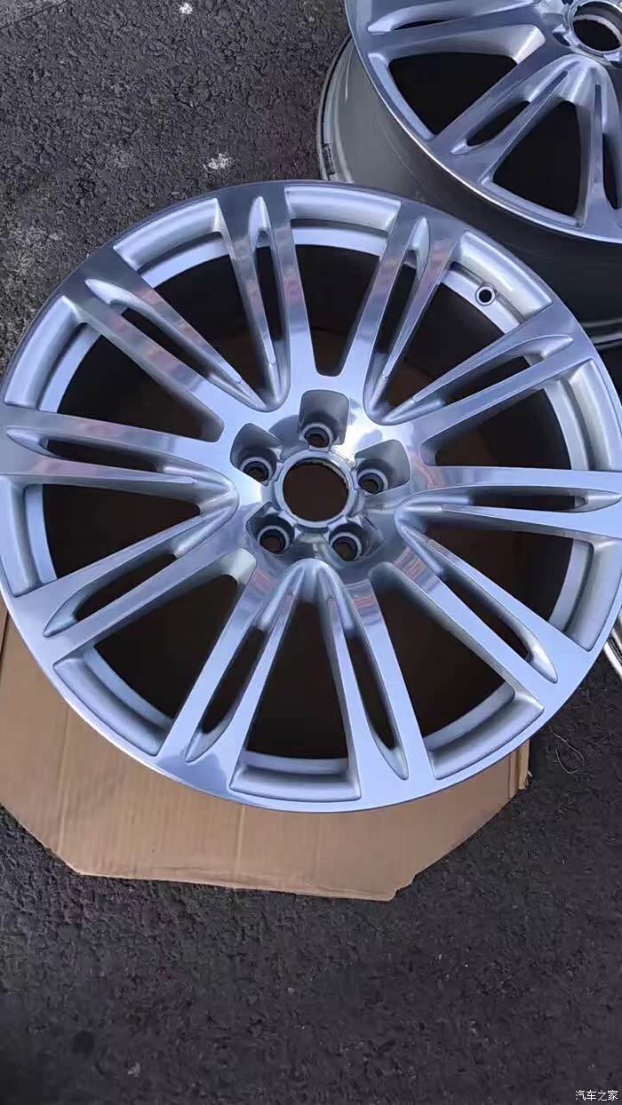 【图】a8 w12轮毂 无划痕无修复无磕痕原厂锻造_奥迪a8论坛_汽车之家