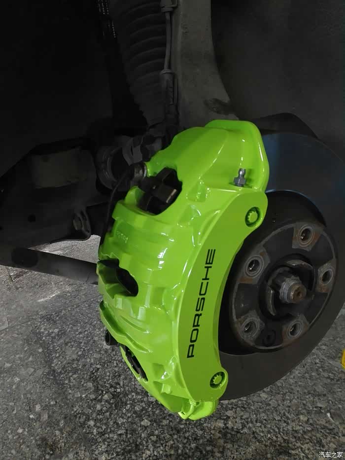 porschecayennes荧光绿卡钳作业欣赏