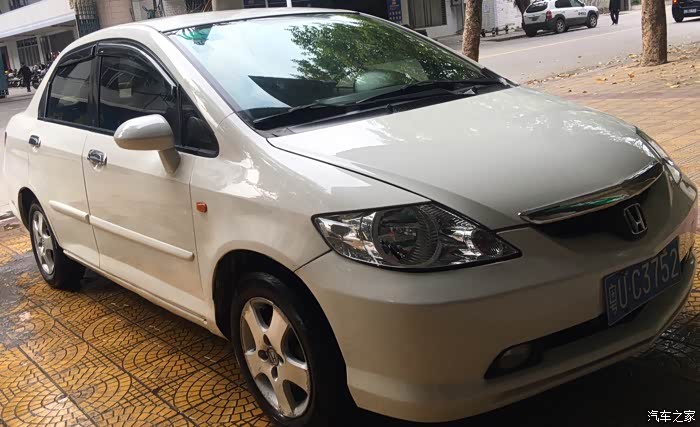 05三厢飞度车雅价优省油动力足