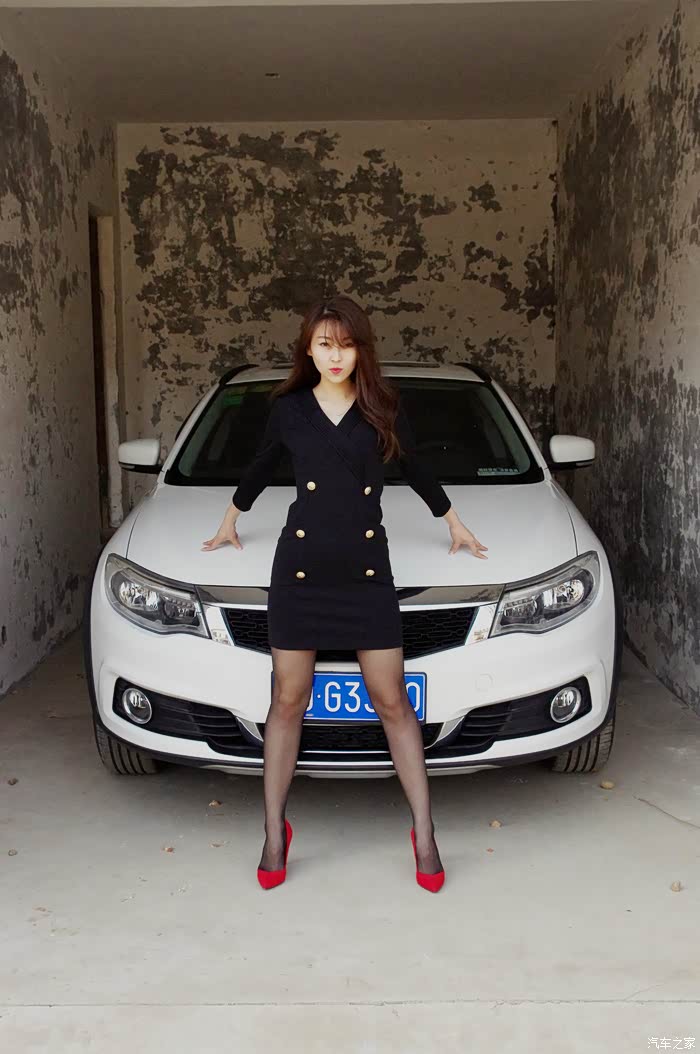 观山听雨 品致之选 【媳妇当车模 黑丝大片】南戴河之旅.申精