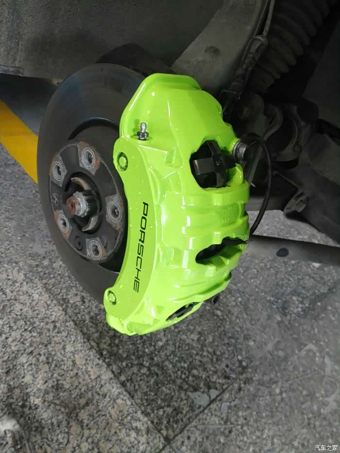 porschecayennes荧光绿卡钳作业欣赏