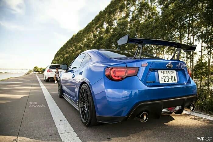 收一个斯巴鲁s202sti尾翼