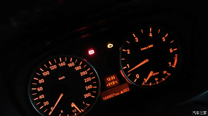 空滤接头老化断裂发动机故障灯亮