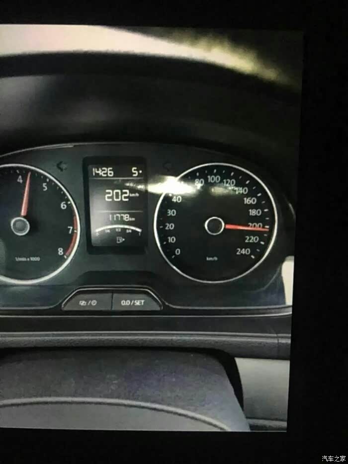 时速210码,各位帮忙看下什么车?