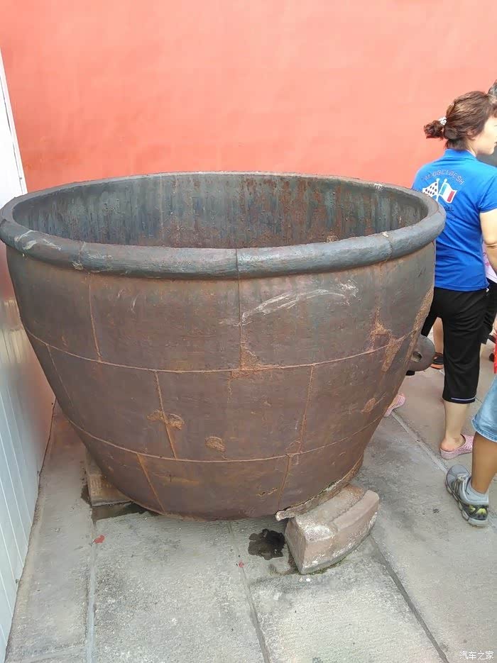 哇塞 谁家的大缸 下油锅这个词从我脑袋里蹦出来 哈哈 听讲解员说古代