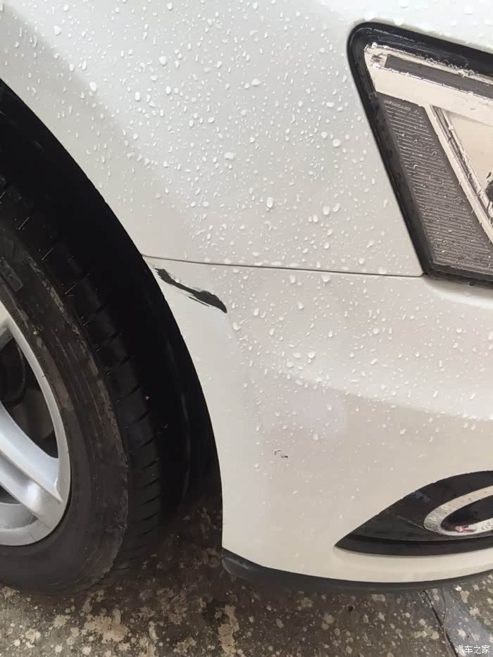 539 | 回复: 5 奥迪q5/q5l论坛 q5 保险杠蹭到 掉漆了 请问这个问题