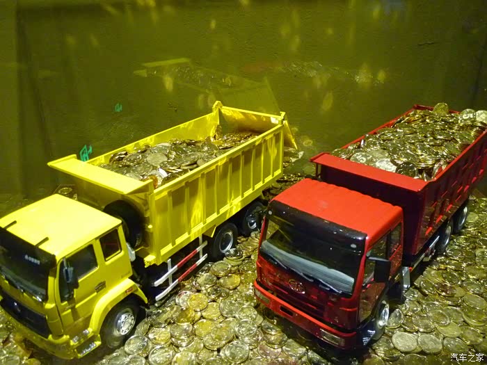 这家伙拉一车的金币.