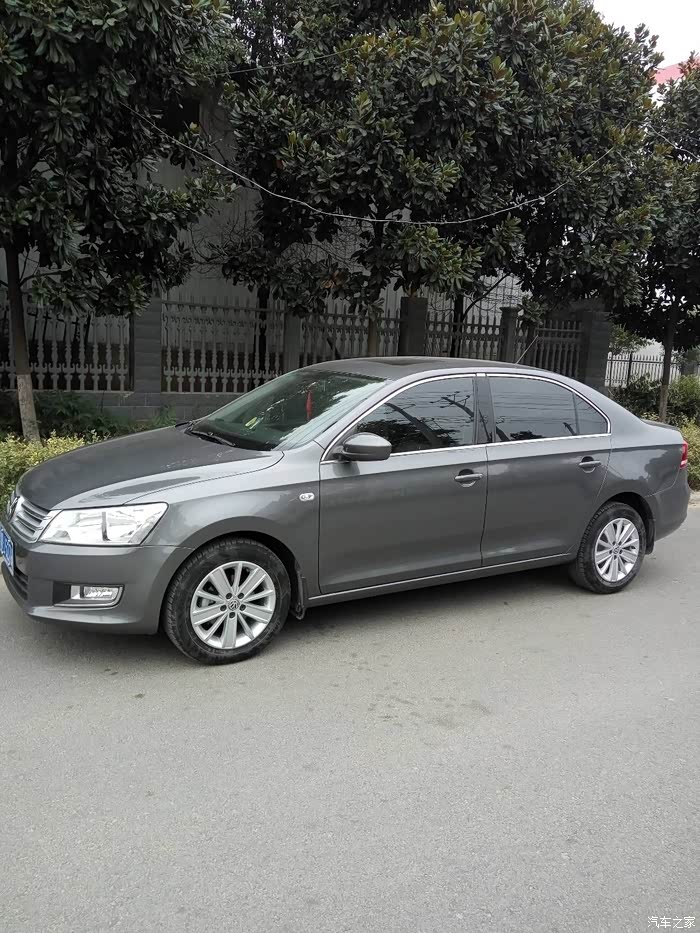 我喜欢灰色桑塔纳