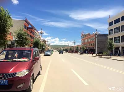 阿坝县县城街景
