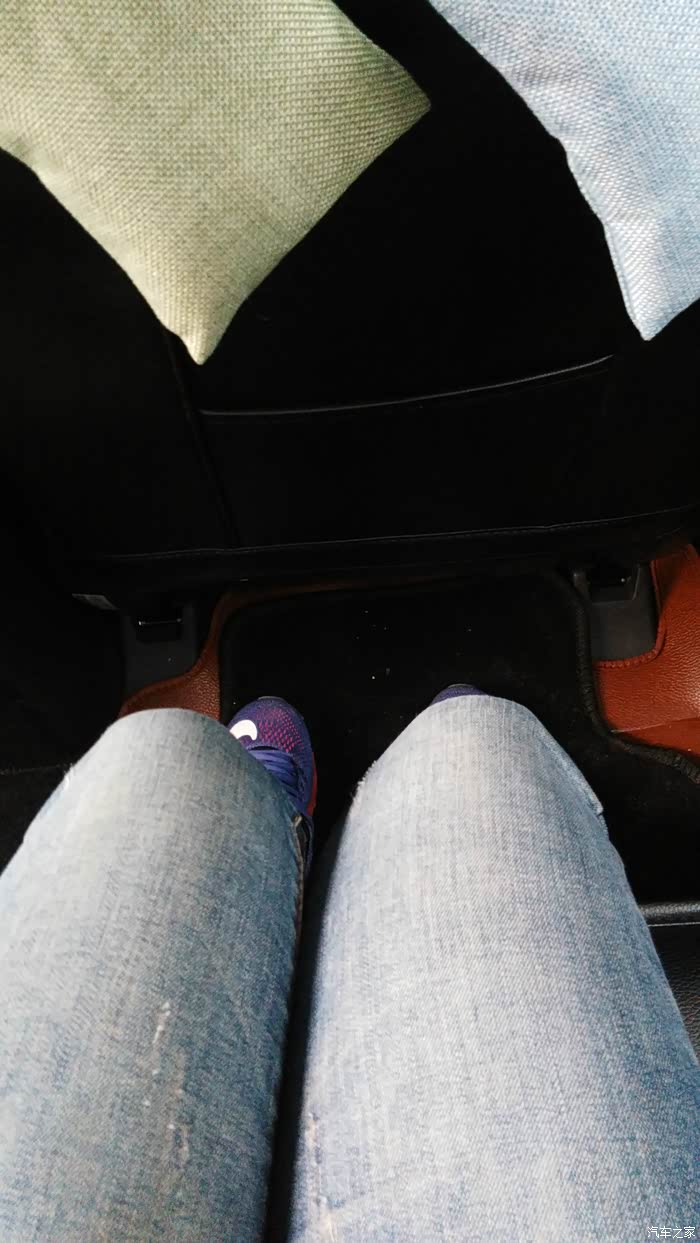 自己坐在后排拍了张照片