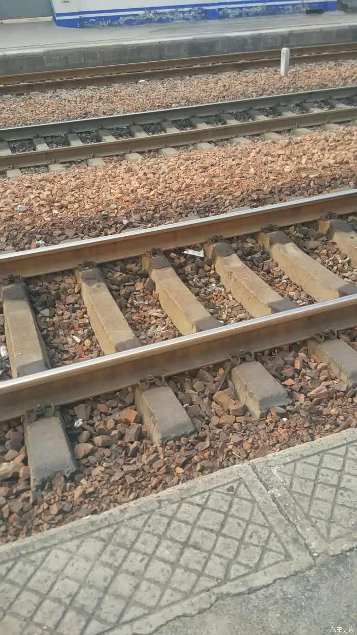 晋城站一共5个股道,两个站台