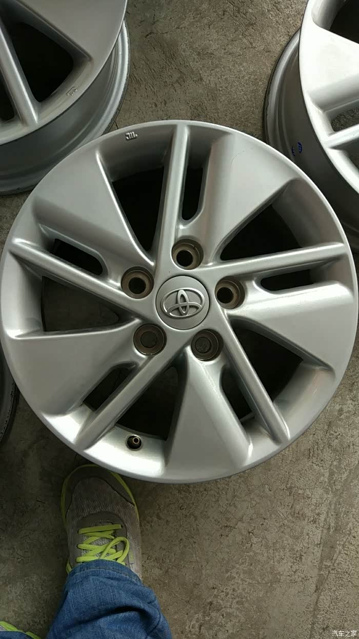 终于换了16寸轮毂