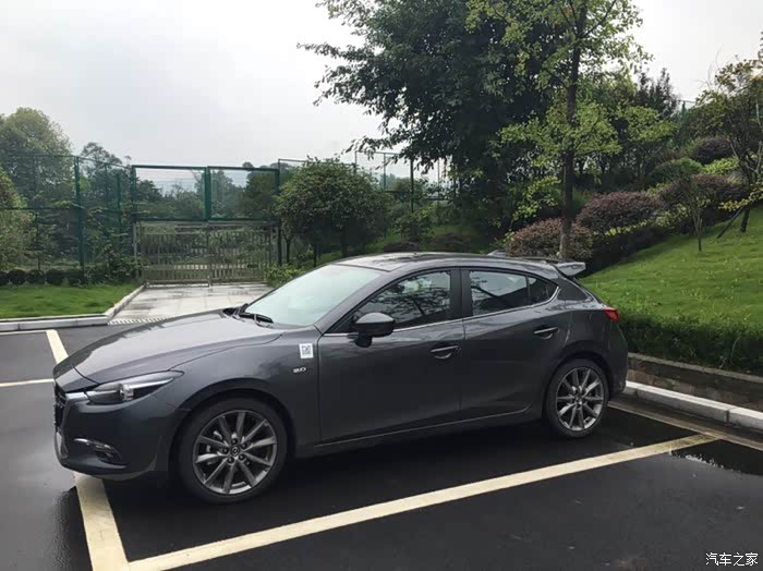 求昂克赛拉加装大尾翼的图