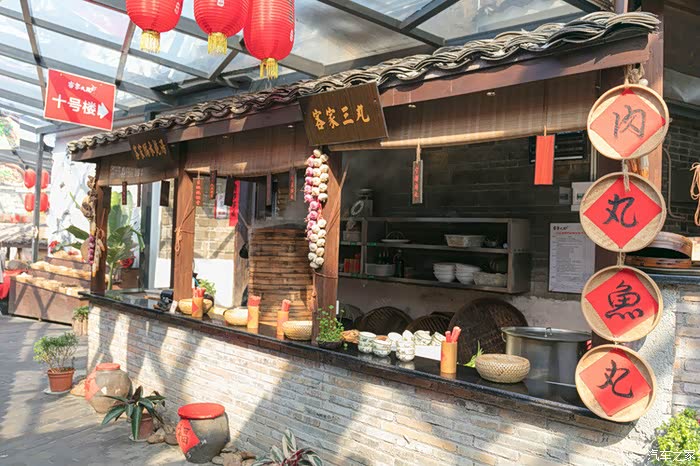 江西赣州一日游客家大院美食街