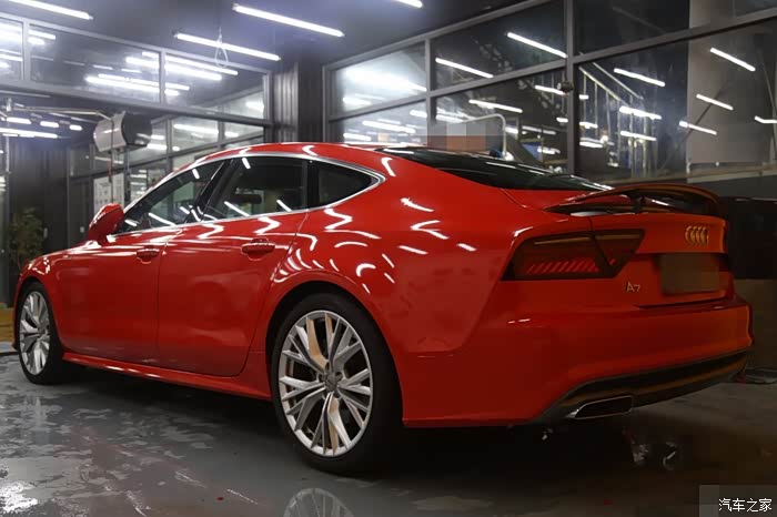 再走一发奥迪a7红色