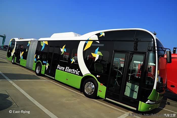 来电正能量比亚迪全球首款18米纯电动铰链巴士帅到掉渣
