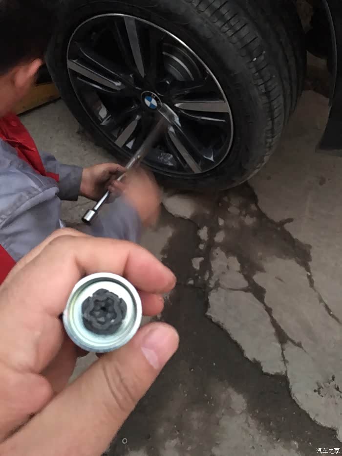 【图】今天扎胎了,全程补胎图片分享_宝马x5(进口)论坛_汽车之家论坛