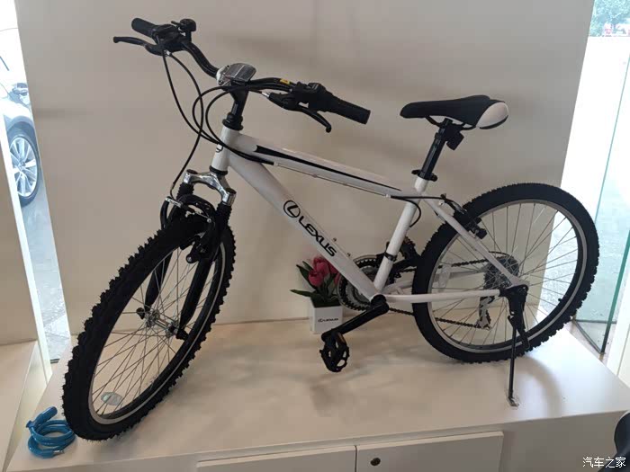雷克萨斯自行车白色18速山地车4s店赠品未拆封北京