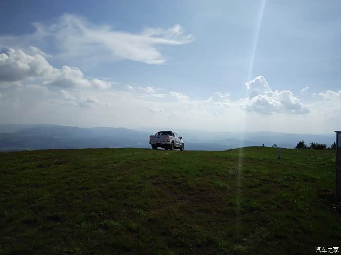 驾着小拓到我们云南本地的基督山顶峰