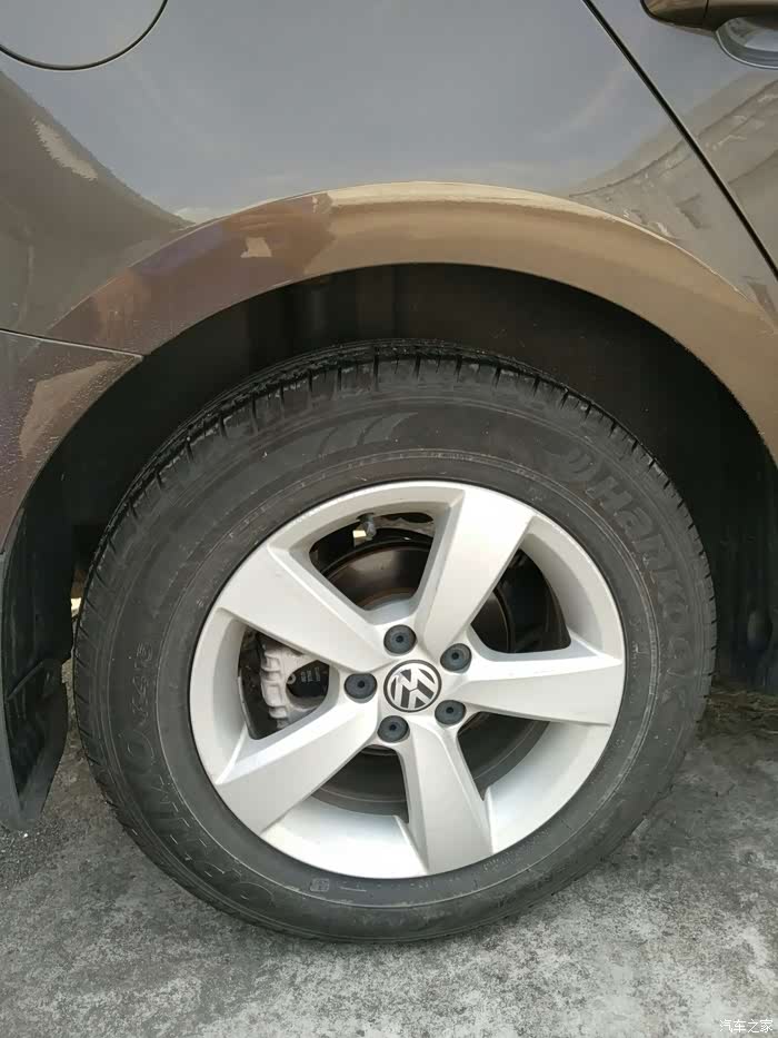 出一套15款朗行15寸轮毂加轮胎