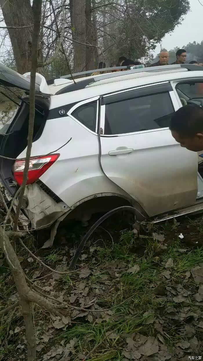 路过,看到的车祸