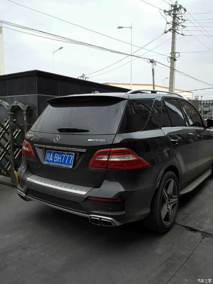 33170 | 回复: 57 奔驰amg论坛 50多岁的大爷开这车不怕闪了腰吗?