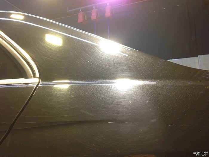 长期护理不,和不科学洗车使漆面布满划痕,车漆暗淡无光