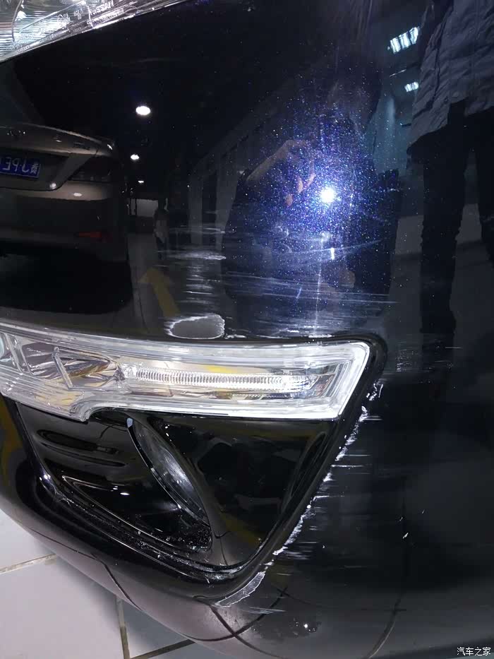 车刮了,漏底漆了!不去店里怎么搞?