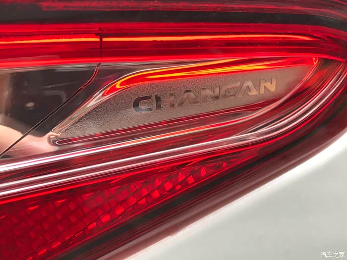 尾灯里面还有安英文 细节做挺到位