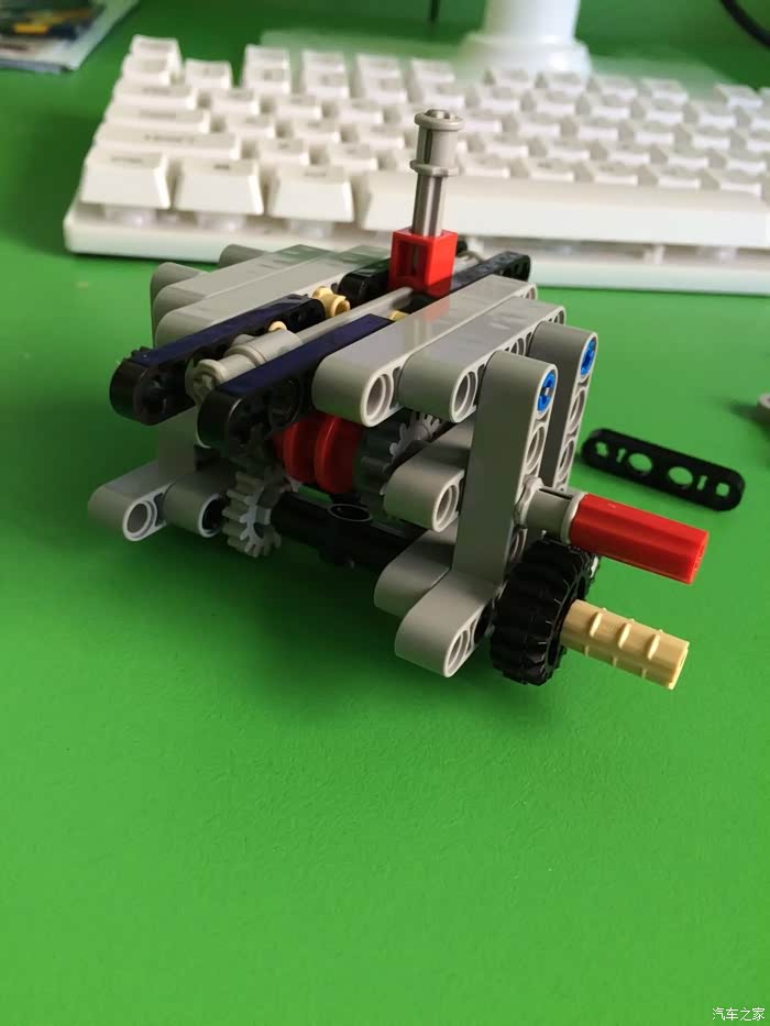 用乐高零件做的简易四挡手动变速箱