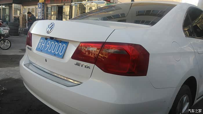 这朗逸的车牌太牛了,7777!