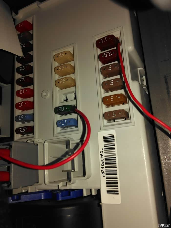 引擎盖内保险丝盒取电最好的位置