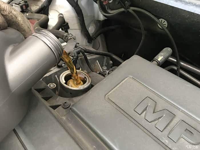 2015款大众桑塔纳浩纳16l保养作业