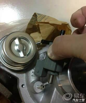 请问圣达菲18t的3根真空管怎么查