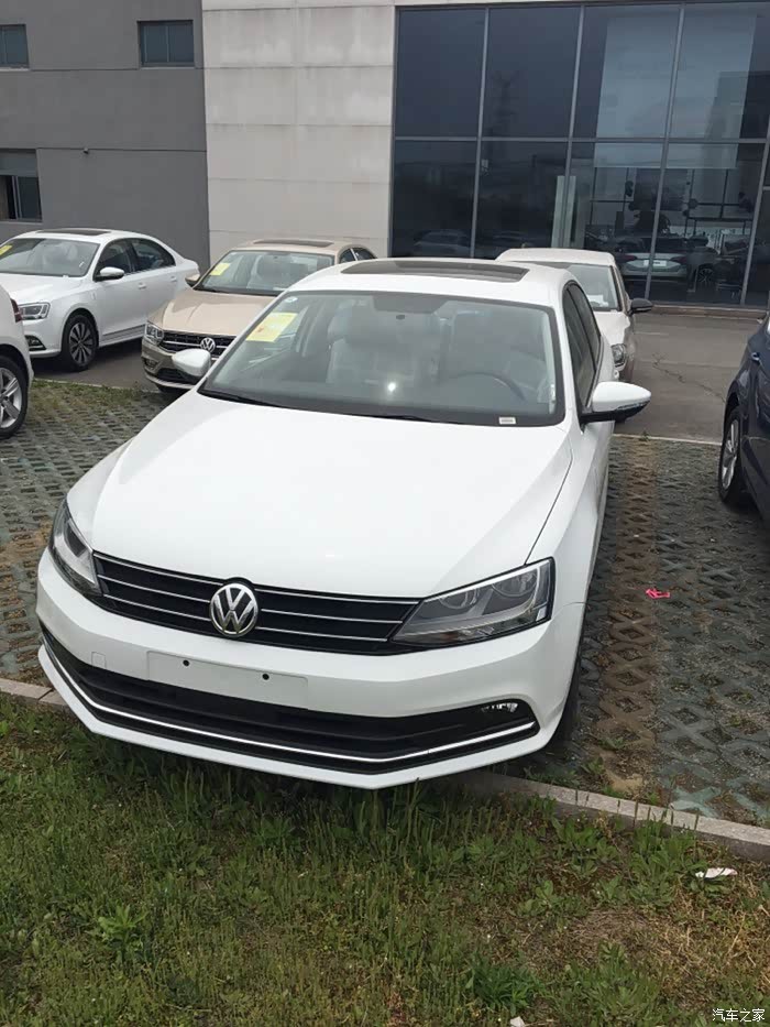 求一张17款大众速腾16l自动舒适版白色的图片