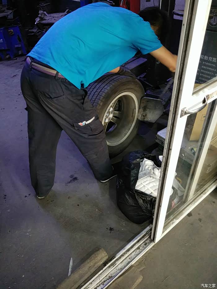 大连cs75车友俱乐部078为小七补轮胎