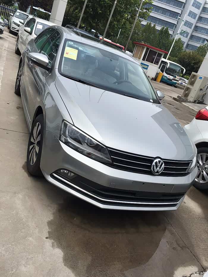 2017款新速腾14t手豪极地白提车作业及首保分享