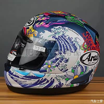 很喜欢arai的这个版画头盔!