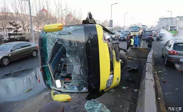 交通台在干嘛一大早不播路况放歌听要不文昌桥校车不一定能翻车