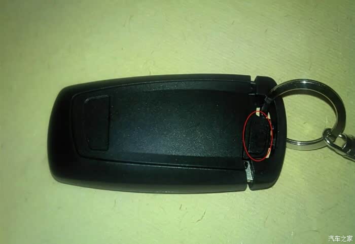 宝马x3遥控钥匙更换电池