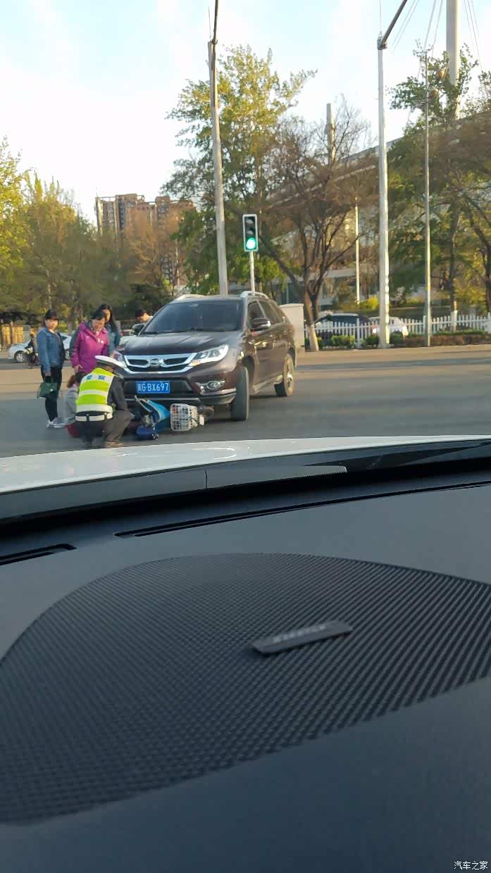 安全驾驶之车辆转弯慢行!