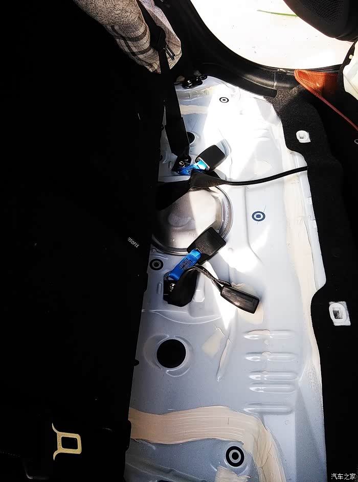 【图】自己动手,放倒后排座椅._YARiS L 致享论