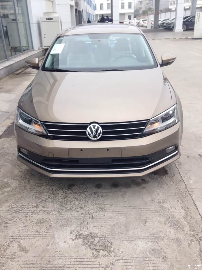 速腾2015款金色和白色哪个更好看啊求帅哥美女上自己车图