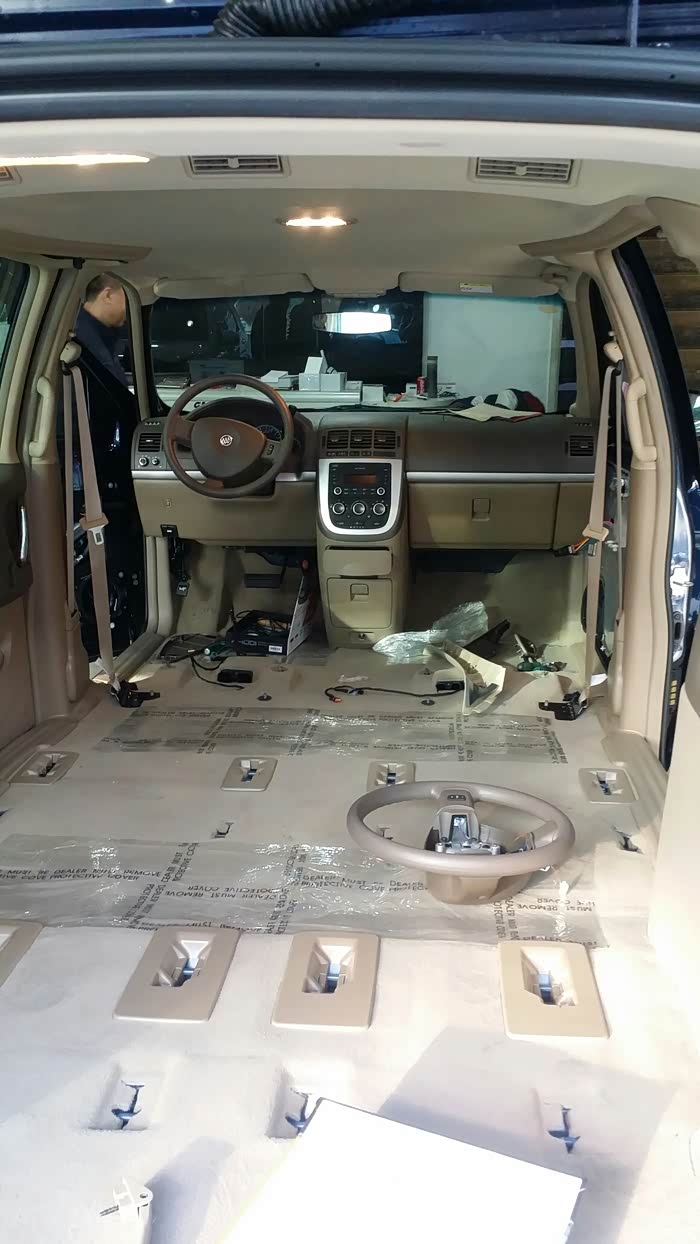 经典2013款gl8丐版提车装饰