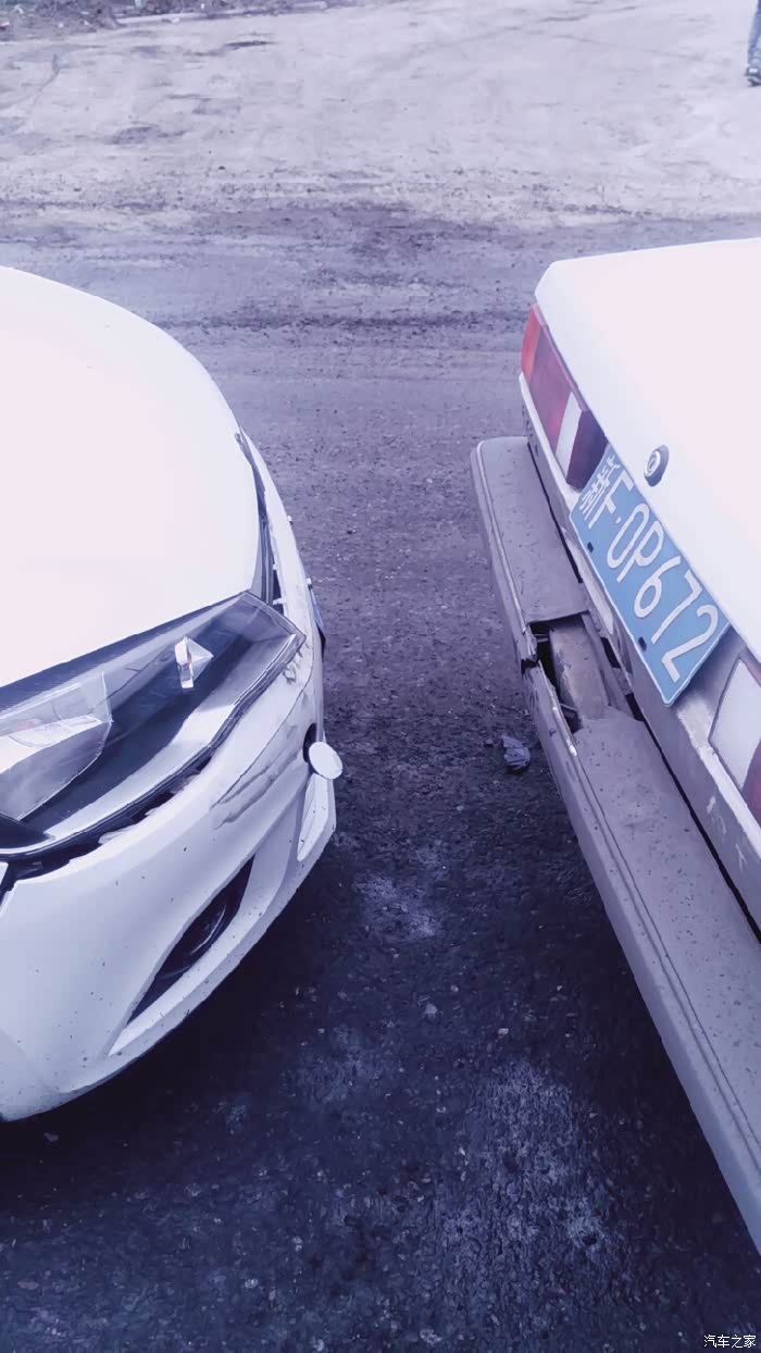 捷达追尾桑塔纳