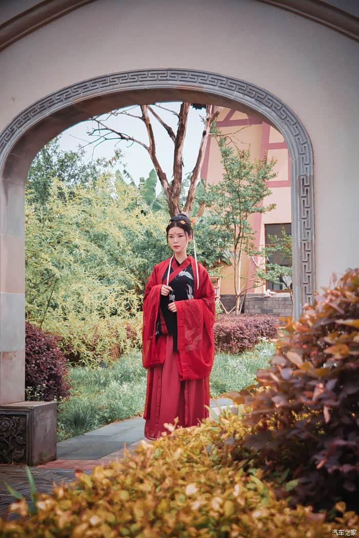 【古风古韵汉服媳妇当车模】-----古城魅力的高冷女王范