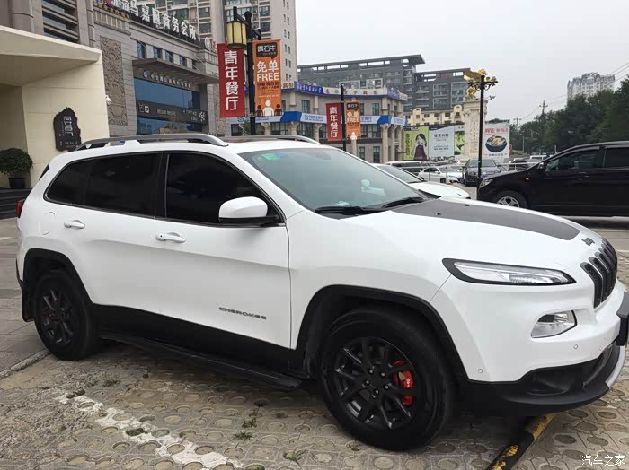 有那位把自由光改黑轮毂和撞顶的效果好吗