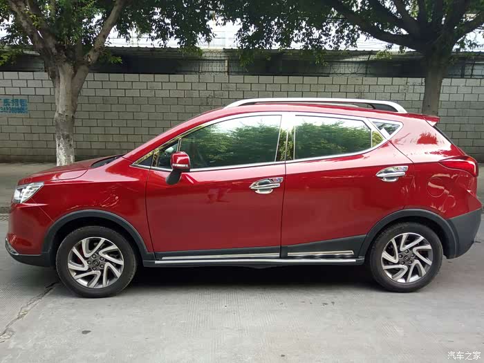 有红色车车身贴的兄弟不要小气拿出来给小弟参考一下,谢谢!