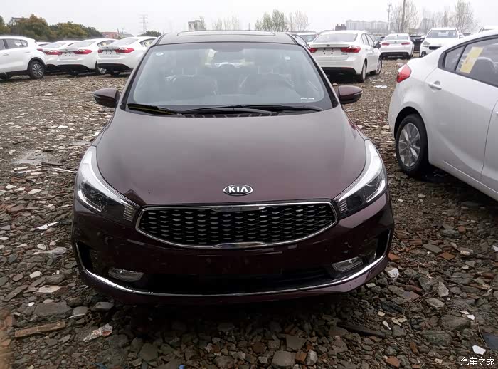 这别人的订的,这个颜色看着还可以