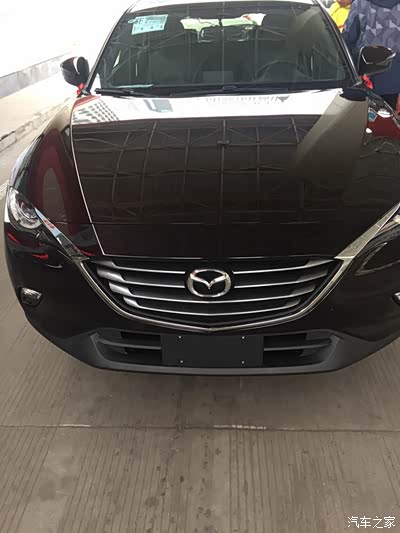 初识cx4是在一次闲暇的时候逛车展,本来是奔着看妹子去的,结果在众多